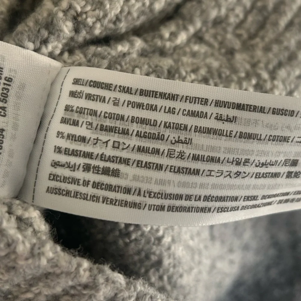 Abercrombie & Fitch Medium Scoop Neck Light Gray Women's Knit Sweater - Picture 3 of 4